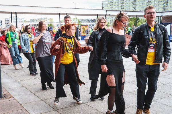 Piernikalia 2025 pochód ulicami miasta (16.05.2025) [fot. Andrzej Romański] Kliknij, aby powiększyć zdjęcie