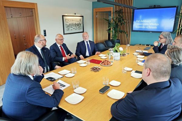Wizyta Wiceministra Nauki i Szkolnictwa Wyższego Marka Gzika  (29.05.2025)  [fot. Andrzej Romański] Kliknij, aby powiększyć zdjęcie