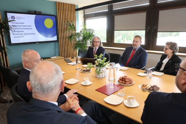 Wizyta Wiceministra Nauki i Szkolnictwa Wyższego Marka Gzika  (29.05.2025)  [fot. Andrzej Romański] Kliknij, aby powiększyć zdjęcie