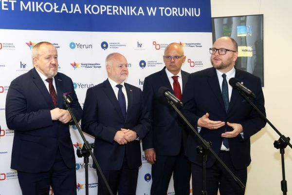 Wizyta Wiceministra Nauki i Szkolnictwa Wyższego Marka Gzika  (29.05.2025)  [fot. Andrzej Romański] Kliknij, aby powiększyć zdjęcie