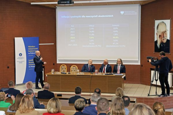 Wizyta Wiceministra Nauki i Szkolnictwa Wyższego Marka Gzika  (29.05.2025)  [fot. Andrzej Romański] Kliknij, aby powiększyć zdjęcie
