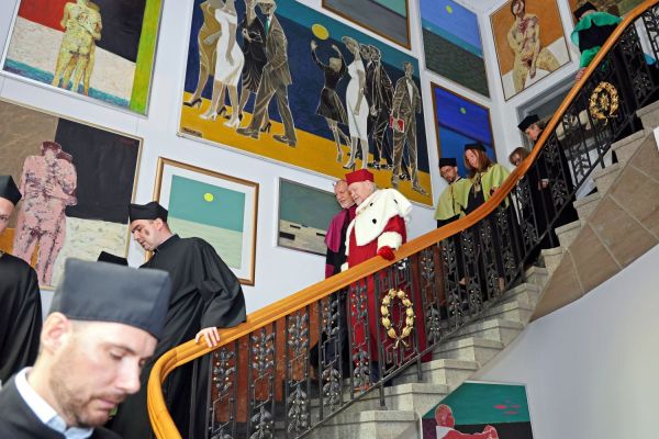 Uroczysty Senat UMK na Rynku Staromiejskim (24.06.25) [fot. Andrzej Romański] Kliknij, aby powiększyć zdjęcie