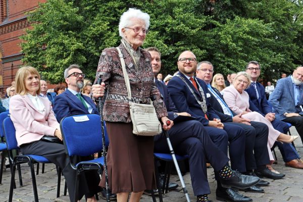 Uroczysty Senat UMK na Rynku Staromiejskim (24.06.25) [fot. Andrzej Romański] Kliknij, aby powiększyć zdjęcie