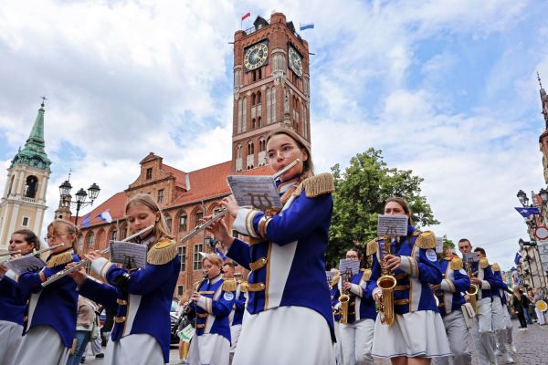 Uroczysty Senat UMK na Rynku Staromiejskim (24.06.25) [fot. Andrzej Romański] Kliknij, aby powiększyć zdjęcie