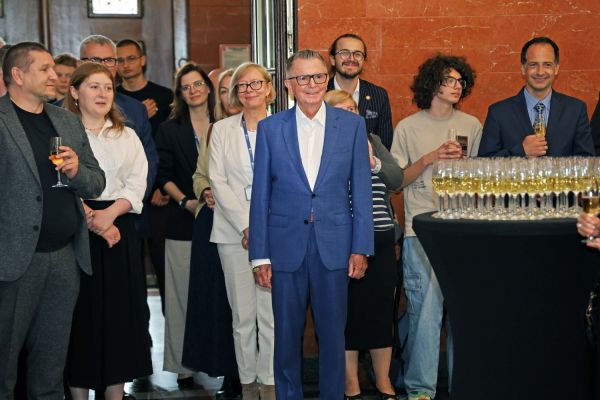 Uroczysty Senat UMK na Rynku Staromiejskim (24.06.25) [fot. Andrzej Romański] Kliknij, aby powiększyć zdjęcie