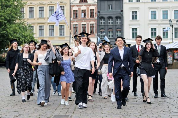 Zakończenie kursu "zerówka" Studium Kultury i Języka Polskiego dla Obcokrajowców [fot. Andrzej Romański] Kliknij, aby powiększyć zdjęcie