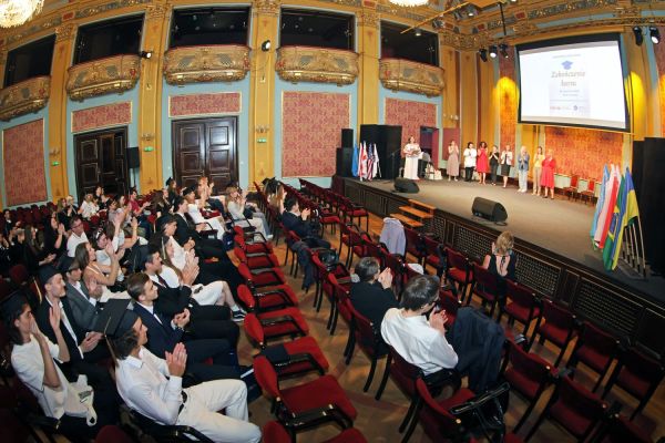 Zakończenie kursu "zerówka" Studium Kultury i Języka Polskiego dla Obcokrajowców [fot. Andrzej Romański] Kliknij, aby powiększyć zdjęcie