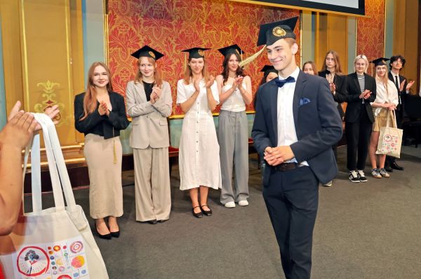 Zakończenie kursu "zerówka" Studium Kultury i Języka Polskiego dla Obcokrajowców [fot. Andrzej Romański] Kliknij, aby powiększyć zdjęcie