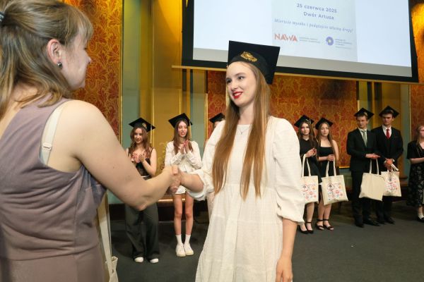Zakończenie kursu "zerówka" Studium Kultury i Języka Polskiego dla Obcokrajowców [fot. Andrzej Romański] Kliknij, aby powiększyć zdjęcie