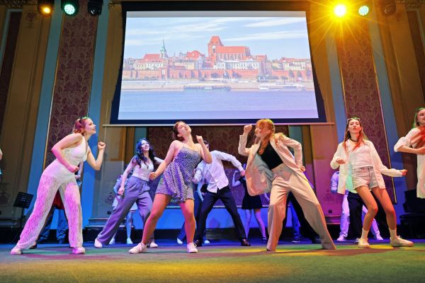 Zakończenie kursu "zerówka" Studium Kultury i Języka Polskiego dla Obcokrajowców [fot. Andrzej Romański] Kliknij, aby powiększyć zdjęcie