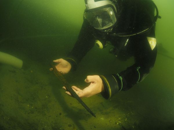 Podwodne badania archeologiczne w okolicach Ostrowa Lednickiego [fot. Marcin Trzciński] Kliknij, aby powiększyć zdjęcie