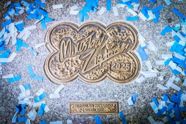 Odsłonięcie Katarzynki Mirosława Ziętarskiego w Piernikowej Alei Gwiazd (4.09.2025) [fot. Andrzej Romański] Kliknij, aby powiększyć zdjęcie