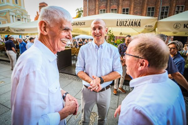 Odsłonięcie Katarzynki Mirosława Ziętarskiego w Piernikowej Alei Gwiazd (4.09.2025) [fot. Andrzej Romański] Kliknij, aby powiększyć zdjęcie