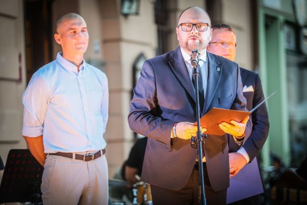 Odsłonięcie Katarzynki Mirosława Ziętarskiego w Piernikowej Alei Gwiazd (4.09.2025) [fot. Andrzej Romański] Kliknij, aby powiększyć zdjęcie