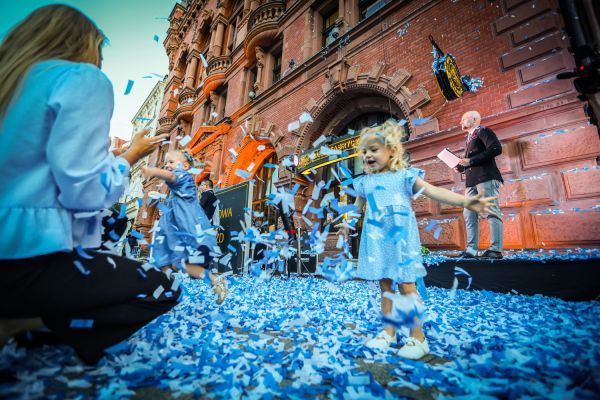Odsłonięcie Katarzynki Mirosława Ziętarskiego w Piernikowej Alei Gwiazd (4.09.2025) [fot. Andrzej Romański] Kliknij, aby powiększyć zdjęcie