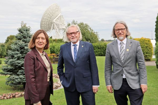 Umowa o powołaniu Polskiego Konsorcjum projektu SKA Observatory (SKAO) (Piwnice.15.09.2025) [fot. Andrzej Romański] Kliknij, aby powiększyć zdjęcie