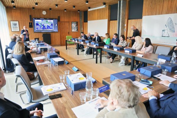 Umowa o powołaniu Polskiego Konsorcjum projektu SKA Observatory (SKAO) (Piwnice.15.09.2025) [fot. Andrzej Romański] Kliknij, aby powiększyć zdjęcie