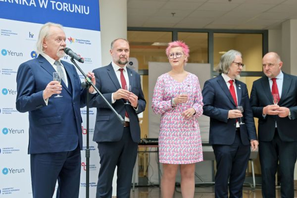  Kliknij, aby powiększyć zdjęcie