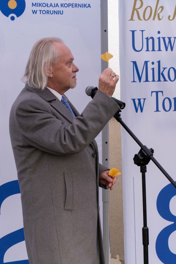 Uroczyste zasadzenie miłorzębu japońskiego w Bydgoszczy [Mariusz Kowalikowski] Kliknij, aby powiększyć zdjęcie