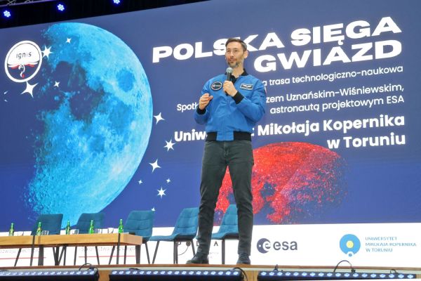 Astronauta Sławosz Uznański-Wiśniewski na UMK (Aula UMK, 20.11.2025) [fot. Andrzej Romański] Kliknij, aby powiększyć zdjęcie