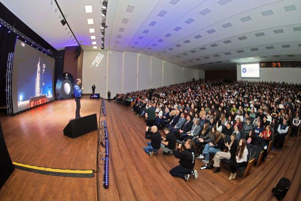 Astronauta Sławosz Uznański-Wiśniewski na UMK (Aula UMK, 20.11.2025) [fot. Andrzej Romański] Kliknij, aby powiększyć zdjęcie
