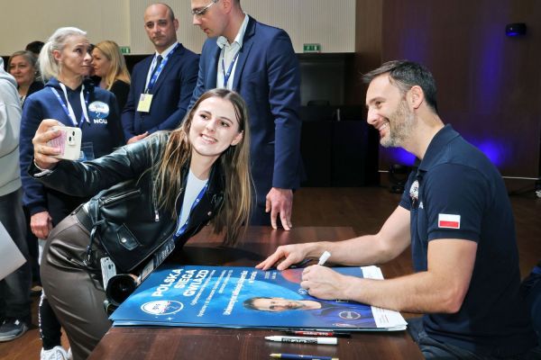 Astronauta Sławosz Uznański-Wiśniewski na UMK (Aula UMK, 20.11.2025) [fot. Andrzej Romański] Kliknij, aby powiększyć zdjęcie