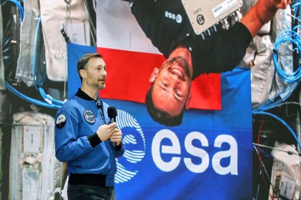 Astronauta Sławosz Uznański-Wiśniewski na UMK (Aula UMK, 20.11.2025) [fot. Andrzej Romański] Kliknij, aby powiększyć zdjęcie