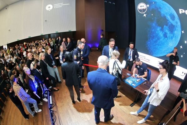 Astronauta Sławosz Uznański-Wiśniewski na UMK (Aula UMK, 20.11.2025) [fot. Andrzej Romański] Kliknij, aby powiększyć zdjęcie