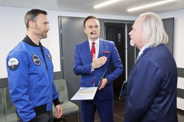 Astronauta Sławosz Uznański-Wiśniewski na UMK (Aula UMK, 20.11.2025) [fot. Andrzej Romański] Kliknij, aby powiększyć zdjęcie