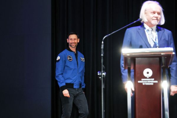 Astronauta Sławosz Uznański-Wiśniewski na UMK (Aula UMK, 20.11.2025) [fot. Andrzej Romański] Kliknij, aby powiększyć zdjęcie