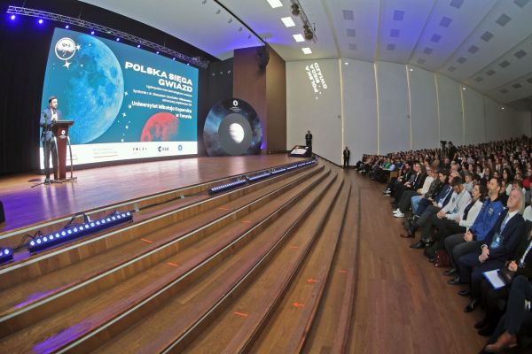 Astronauta Sławosz Uznański-Wiśniewski na UMK (Aula UMK, 20.11.2025) [fot. Andrzej Romański] Kliknij, aby powiększyć zdjęcie