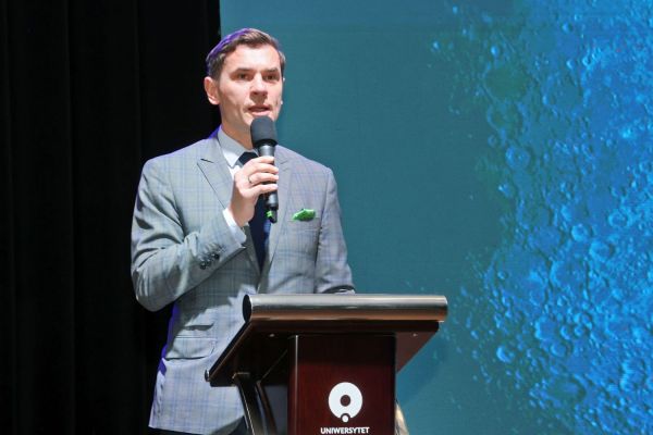 Astronauta Sławosz Uznański-Wiśniewski na UMK (Aula UMK, 20.11.2025) [fot. Andrzej Romański] Kliknij, aby powiększyć zdjęcie