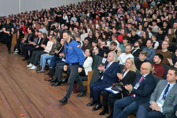 Astronauta Sławosz Uznański-Wiśniewski na UMK (Aula UMK, 20.11.2025) [fot. Andrzej Romański] Kliknij, aby powiększyć zdjęcie