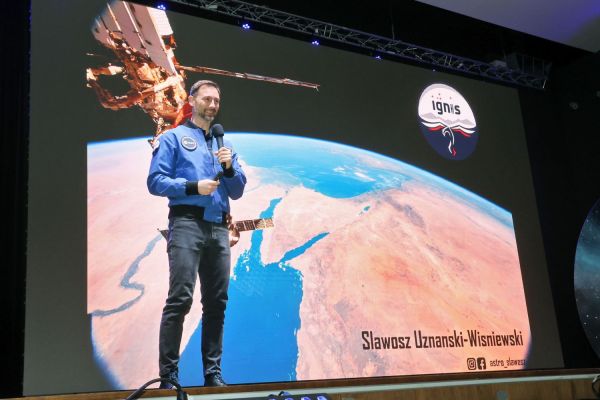 Astronauta Sławosz Uznański-Wiśniewski na UMK (Aula UMK, 20.11.2025) [fot. Andrzej Romański] Kliknij, aby powiększyć zdjęcie