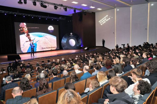 Astronauta Sławosz Uznański-Wiśniewski na UMK (Aula UMK, 20.11.2025) [fot. Andrzej Romański] Kliknij, aby powiększyć zdjęcie