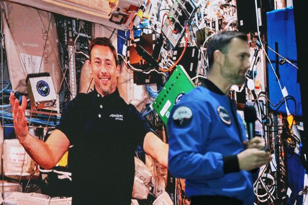 Astronauta Sławosz Uznański-Wiśniewski na UMK (Aula UMK, 20.11.2025) [fot. Andrzej Romański] Kliknij, aby powiększyć zdjęcie