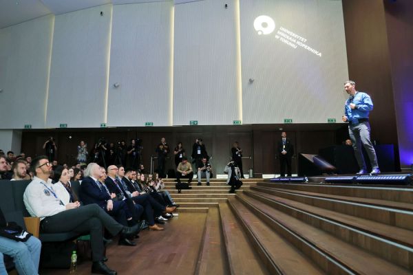 Astronauta Sławosz Uznański-Wiśniewski na UMK (Aula UMK, 20.11.2025) [fot. Andrzej Romański] Kliknij, aby powiększyć zdjęcie