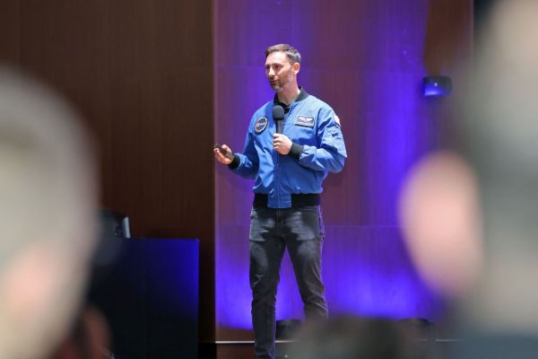 Astronauta Sławosz Uznański-Wiśniewski na UMK (Aula UMK, 20.11.2025) [fot. Andrzej Romański] Kliknij, aby powiększyć zdjęcie