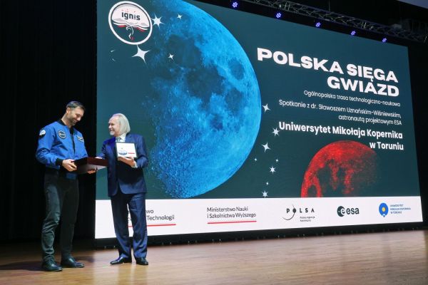 Astronauta Sławosz Uznański-Wiśniewski na UMK (Aula UMK, 20.11.2025) [fot. Andrzej Romański] Kliknij, aby powiększyć zdjęcie
