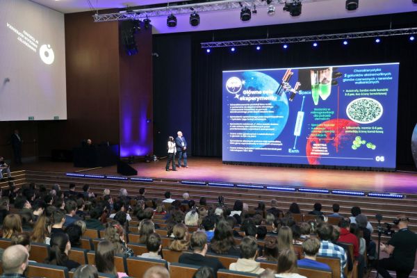 Astronauta Sławosz Uznański-Wiśniewski na UMK (Aula UMK, 20.11.2025) [fot. Andrzej Romański] Kliknij, aby powiększyć zdjęcie