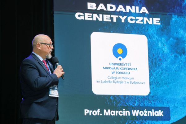 Astronauta Sławosz Uznański-Wiśniewski na UMK (Aula UMK, 20.11.2025) [fot. Andrzej Romański] Kliknij, aby powiększyć zdjęcie