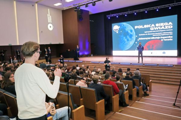 Astronauta Sławosz Uznański-Wiśniewski na UMK (Aula UMK, 20.11.2025) [fot. Andrzej Romański] Kliknij, aby powiększyć zdjęcie