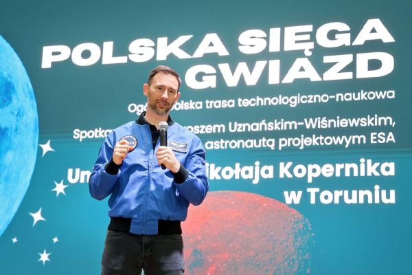 Astronauta Sławosz Uznański-Wiśniewski na UMK (Aula UMK, 20.11.2025) [fot. Andrzej Romański] Kliknij, aby powiększyć zdjęcie