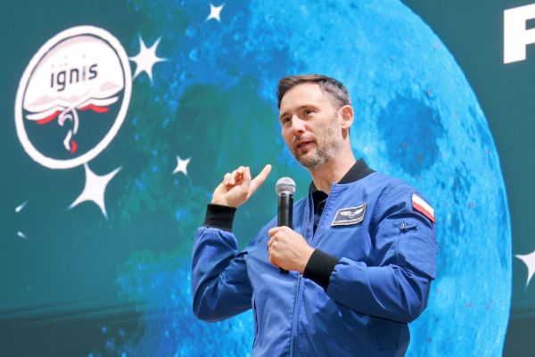 Astronauta Sławosz Uznański-Wiśniewski na UMK (Aula UMK, 20.11.2025) [fot. Andrzej Romański] Kliknij, aby powiększyć zdjęcie