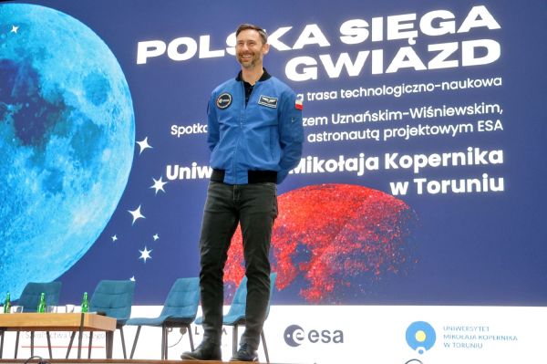 Astronauta Sławosz Uznański-Wiśniewski na UMK (Aula UMK, 20.11.2025) [fot. Andrzej Romański] Kliknij, aby powiększyć zdjęcie