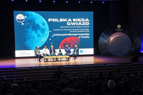 Astronauta Sławosz Uznański-Wiśniewski na UMK (Aula UMK, 20.11.2025) [fot. Andrzej Romański] Kliknij, aby powiększyć zdjęcie
