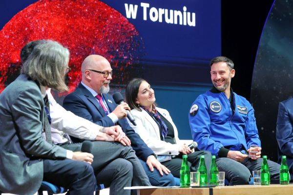 Astronauta Sławosz Uznański-Wiśniewski na UMK (Aula UMK, 20.11.2025) [fot. Andrzej Romański] Kliknij, aby powiększyć zdjęcie