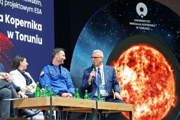Astronauta Sławosz Uznański-Wiśniewski na UMK (Aula UMK, 20.11.2025) [fot. Andrzej Romański] Kliknij, aby powiększyć zdjęcie