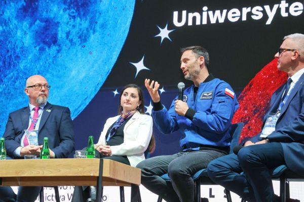 Astronauta Sławosz Uznański-Wiśniewski na UMK (Aula UMK, 20.11.2025) [fot. Andrzej Romański] Kliknij, aby powiększyć zdjęcie