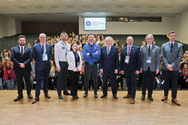 Astronauta Sławosz Uznański-Wiśniewski na UMK (Aula UMK, 20.11.2025) [fot. Andrzej Romański] Kliknij, aby powiększyć zdjęcie